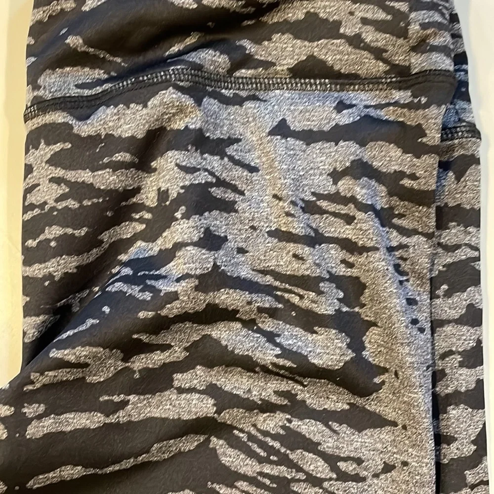Forever 21 animal print leggings - Picture 2 of 4